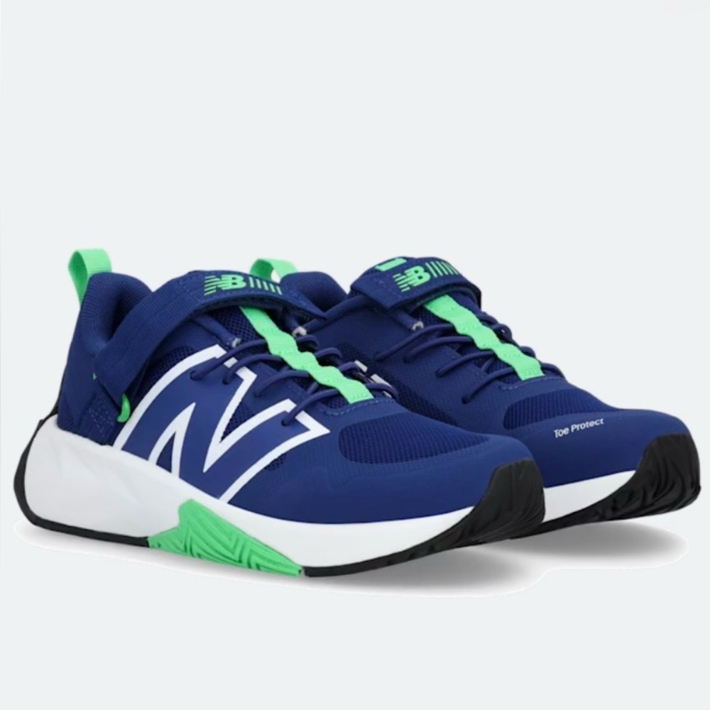 New Balance Fual Cell Play Bungee
Strap Sneaker Kids Size 2